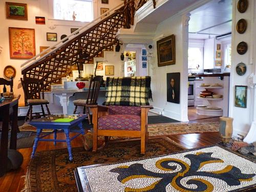 Upcountry Volcano Mountain Cottage - image 10