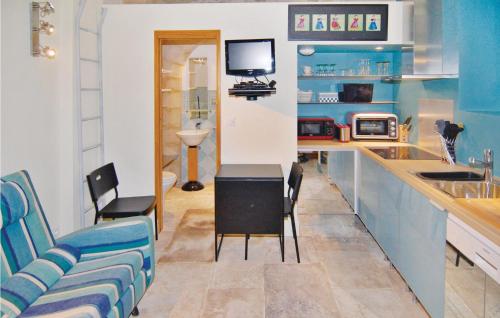 Nice Apartment In Beaucaire With Wifi