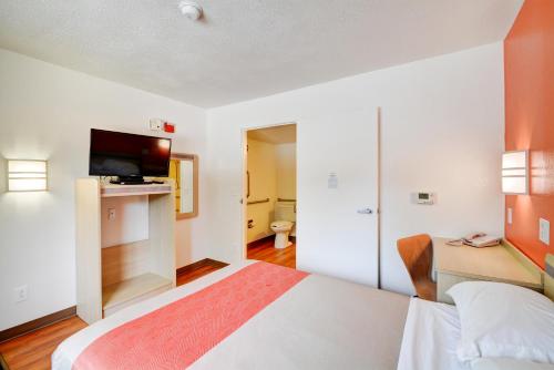 Motel 6-Southington, CT - Hartford in Southington, USA