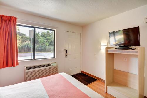 Motel 6-Southington, CT - Hartford in Southington, USA
