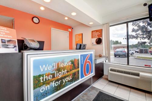 Motel 6-Southington, CT - Hartford