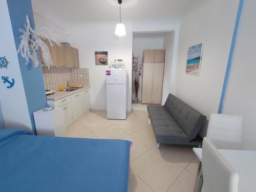  Santorini Apartment in Nea Kallikratia