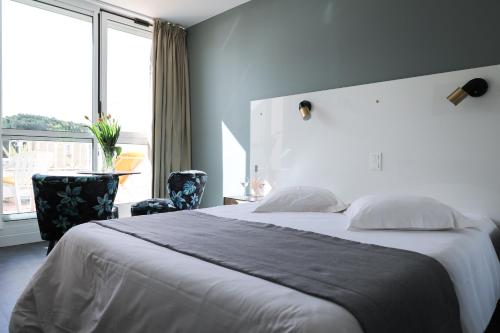 Double Room with Sea View - First Floor image 8