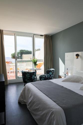 Double Room with Sea View - First Floor image 9