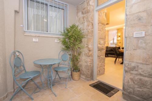 אצולת הכיכר b in Safed