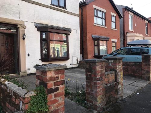 Exterior view, Stylish 3-bed Preston home for relaxing comfy stay in Ashton