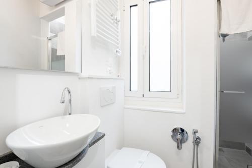 One-Bedroom Apartment image 1