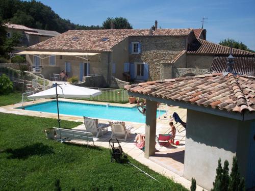 Úszómedence, Chambre d'hôtes LOU PATACLET (Chambre d'hotes LOU PATACLET) in Charols
