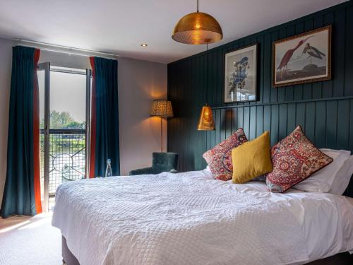 The Bridge Hotel - Chertsey