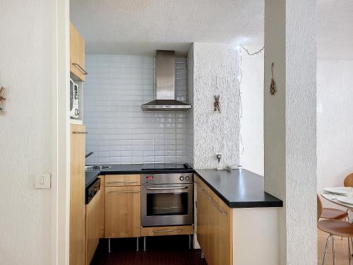 Konyha, APPARTEMENT DUPLEX SPACIEUX -SAINT JEAN D'AULPS STATION-PROCHE MORZINE - 6-8 pers-RELAIS D7 in Le Biot