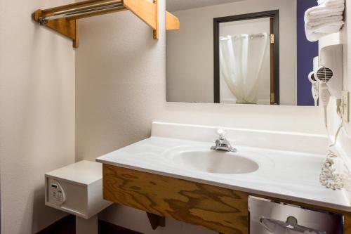 수퍼 8 바이 윈덤 메노모니 위스콘신 - 화장실