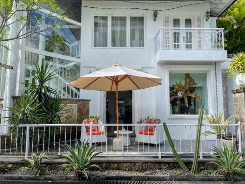 Beach House Canggu - 150m Berawa beach