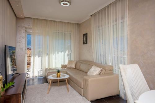 One-Bedroom Apartment image 10