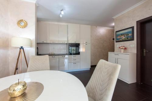 ENA Apartment - image 2