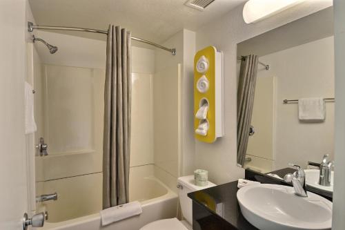 Motel 6-Danvers MA - Boston North - image 6