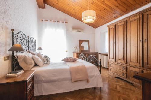 STORICA GRANDE VILLA NELLA NATURA CON GIARDINO gîte à louer Pesaro