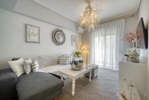 Stylish Apartment with Balcony near Marina Zeas and Port Access 3