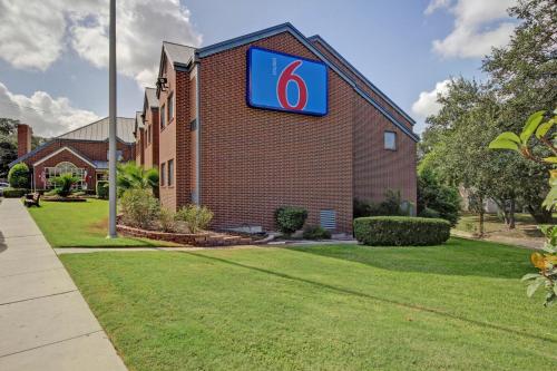 Motel 6-San Antonio, TX - Medical Center South