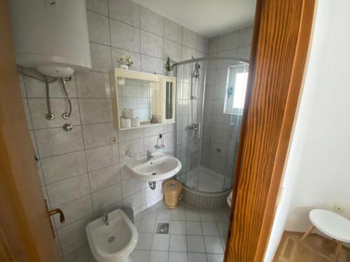  Apartment and room Marin Makarska in Makarska