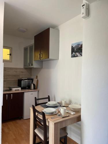 Konyha, Montana Apartmani in Konjic