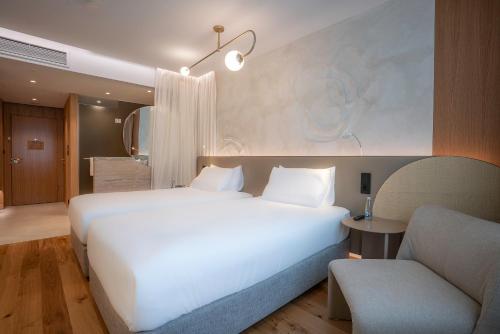 Deluxe Room 2 Single Bed Balcony