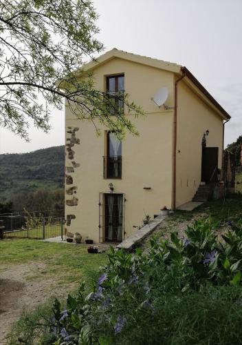 FERULA romantica mansarda tra fiumi e montagne Sardegna