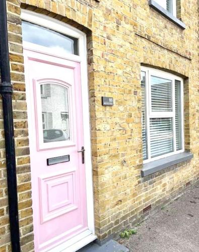 The House With The Pink Door gîte à louer Minnis Bay