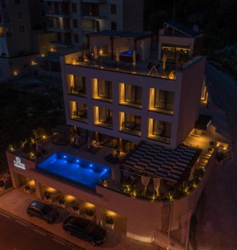 R Palazzo - main image