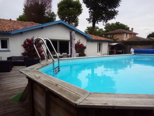 Maison 5 chambres piscine chauffée gîte à louer Orx