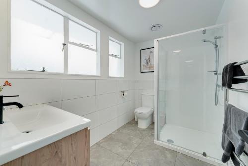 Three Bedroom Apartment image 5