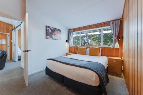 Three Bedroom Apartment image 6