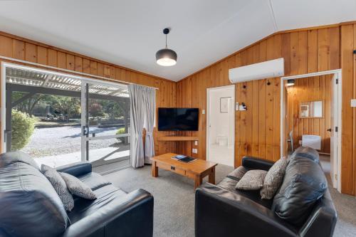 Three Bedroom Apartment image 1