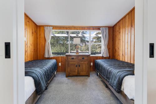 Three Bedroom Apartment image 7