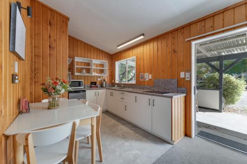 Three Bedroom Apartment image 9