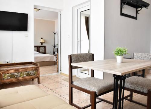 One-Bedroom Apartment (2 Adults + 2 Children) image 5