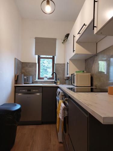 Modern & Bright, G/F, 1BR APT. Real Hidden Gem