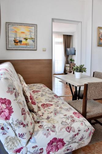 Family Hotel Apolonia - image 3