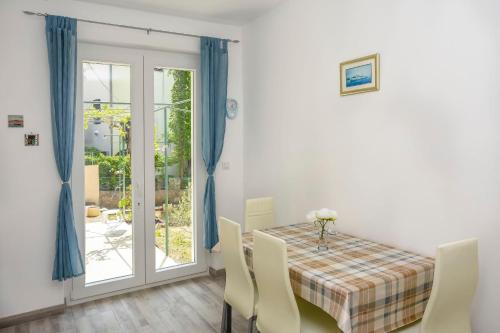 Apartments Dragica - image 6