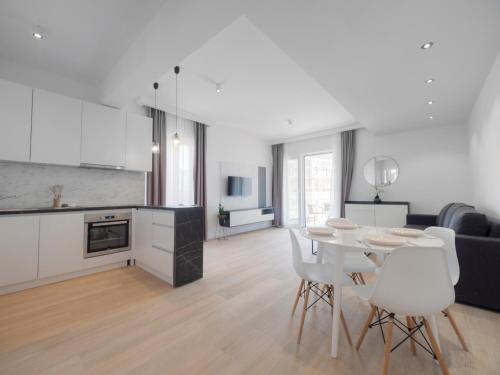 Modern Two Bedroom Apartment with Partial Sea View, Pool and Parking