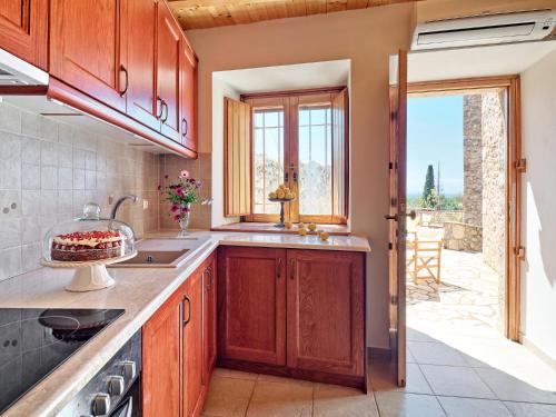  Petreas Castle in Kardhamili