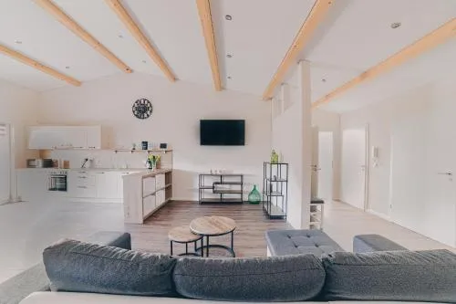 Große Ferienwohnung mit Balkon und perfekter Lage in Eggenthal, Deutschland