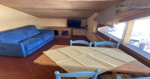 1 sofa bed, 1 futon bed