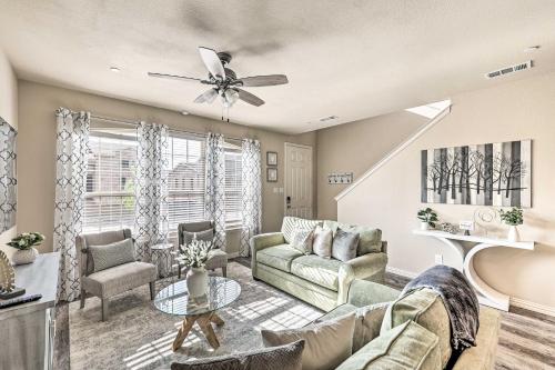 Brand-New Townhome Near UNTandTWU and The Square! in Denton, USA