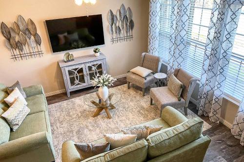 Brand-New Townhome Near UNTandTWU and The Square! in Denton, USA