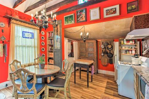 Authentic New Orleans Cottage with Courtyard! in New Orleans, USA