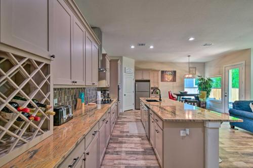 Modern Family Home Near ATandT Stadium and More! in Мансфилд