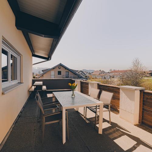Balcony/terrace, Große Ferienwohnung mit Balkon und perfekter Lage in Eggenthal