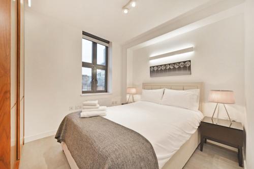 4th floor 2BR apartment in Soho