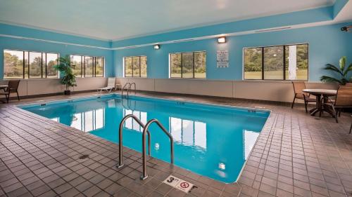 Swimming pool, Best Western University Inn in Urbana (IL)