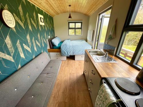 B&B Bantry - Shepherds Hut Glamping - Bed and Breakfast Bantry